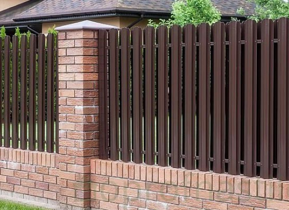 заборы из евроштакетника