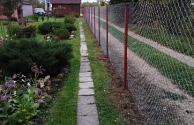 монтаж забора из сетки рабицы