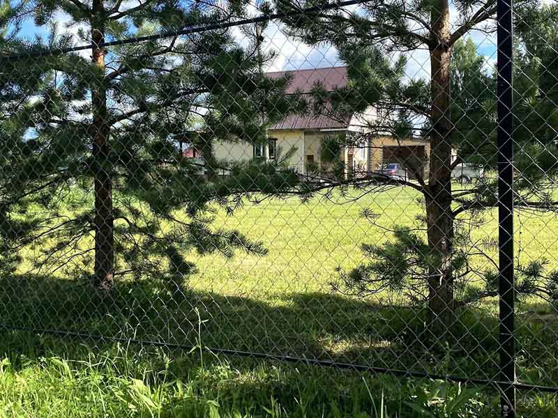 Забор из сетки рабицы фото