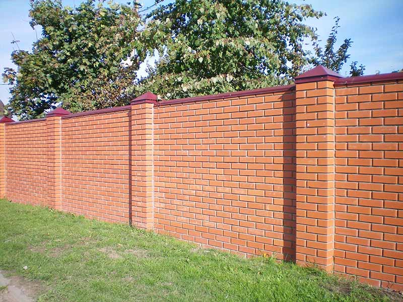 Кирпичные заборы под ключ