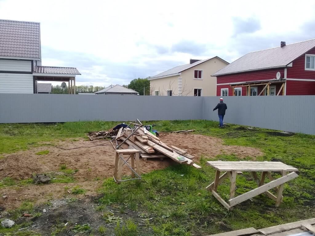 забор металлопрофиль для дачного участка
