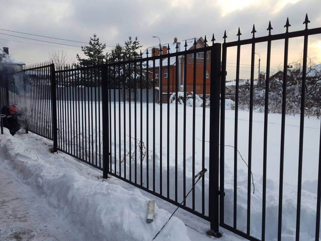 ограждение из профильной трубы от компании Забор Мастер