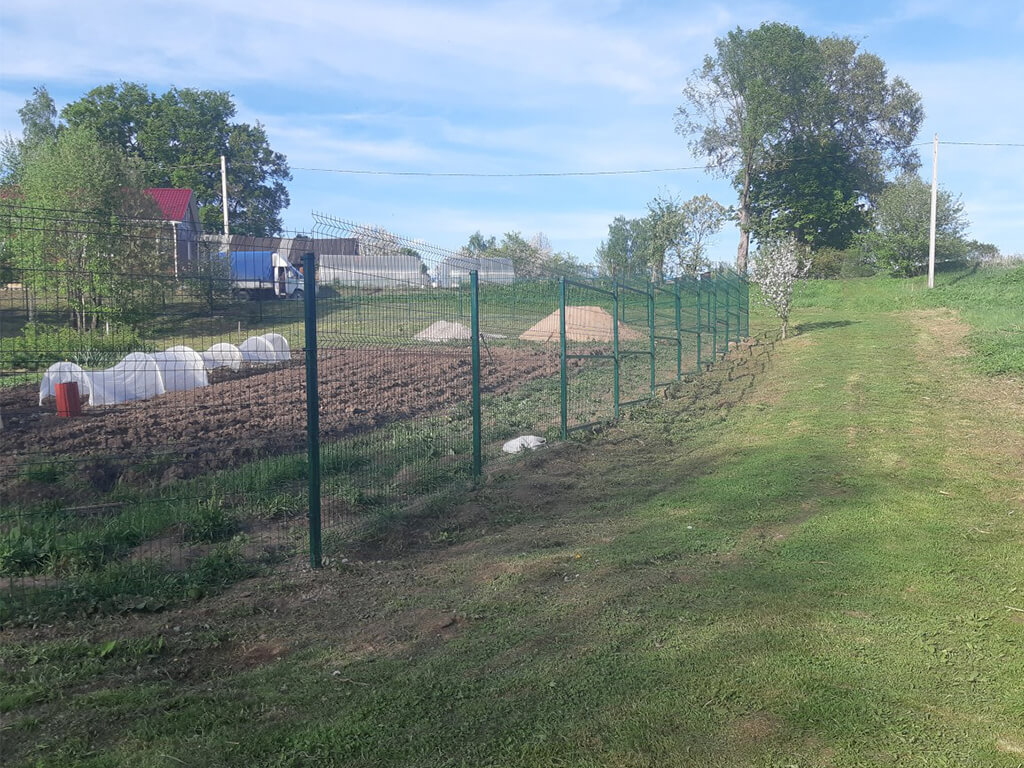 забор из 3d панелей с установкой на забетонированные столбы