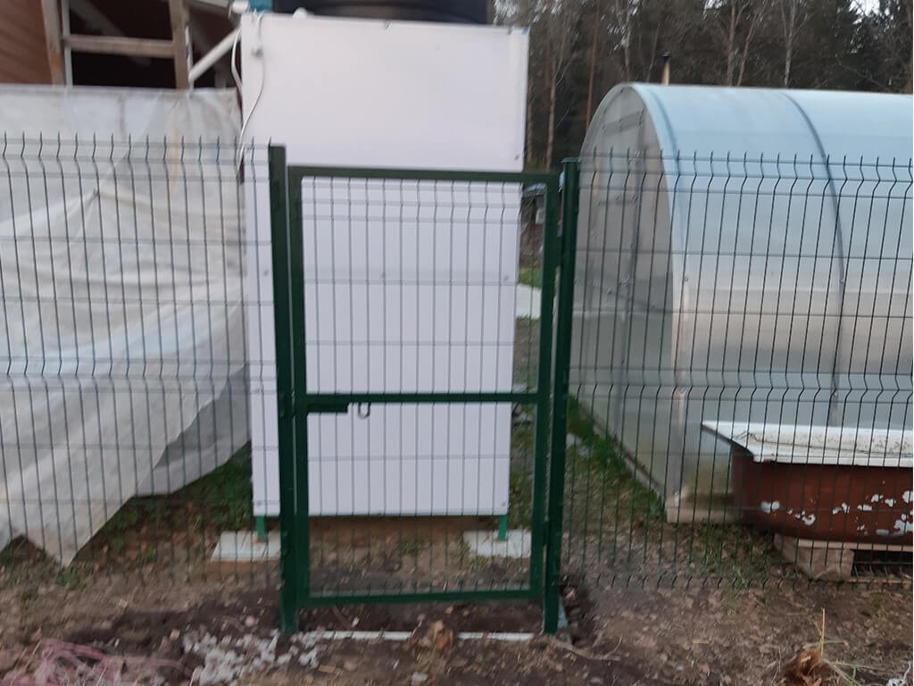 секционный забор из сварной сетки с калиткой