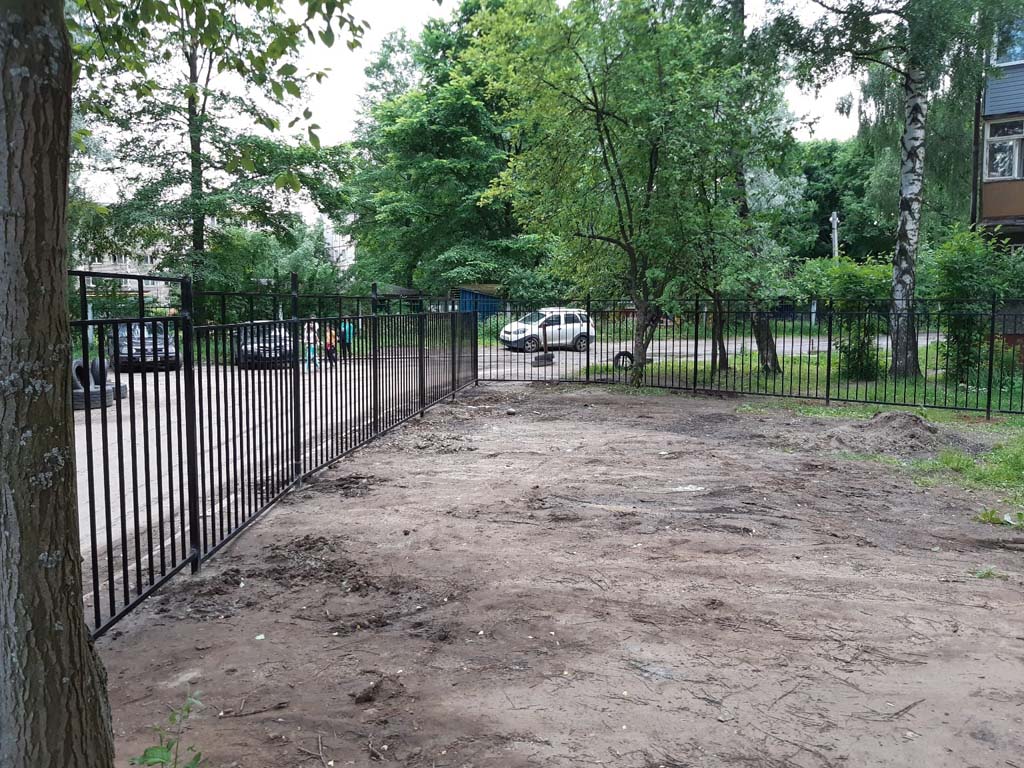 забор из профилированной трубы для придомовой территории