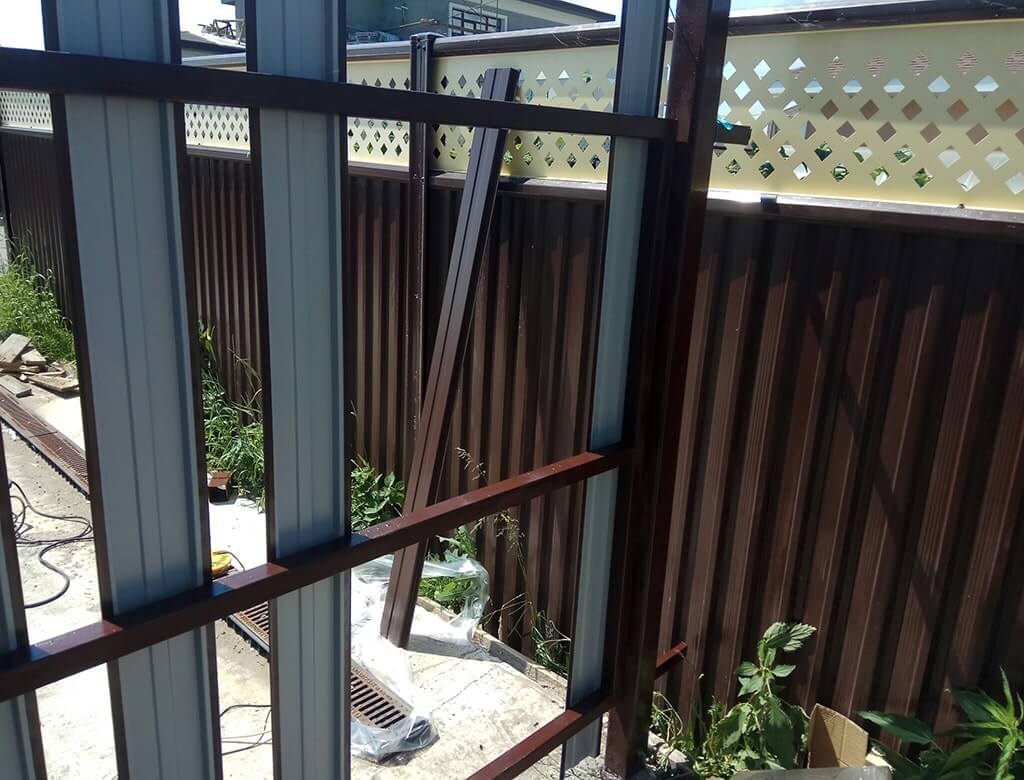 забор шахматка для загородного участка