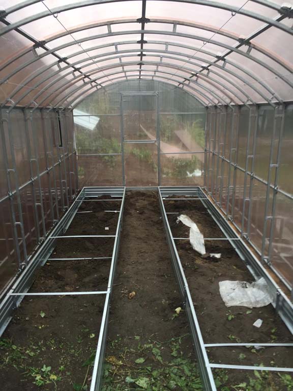 поликарбонатная теплица на брусовом фундаменте