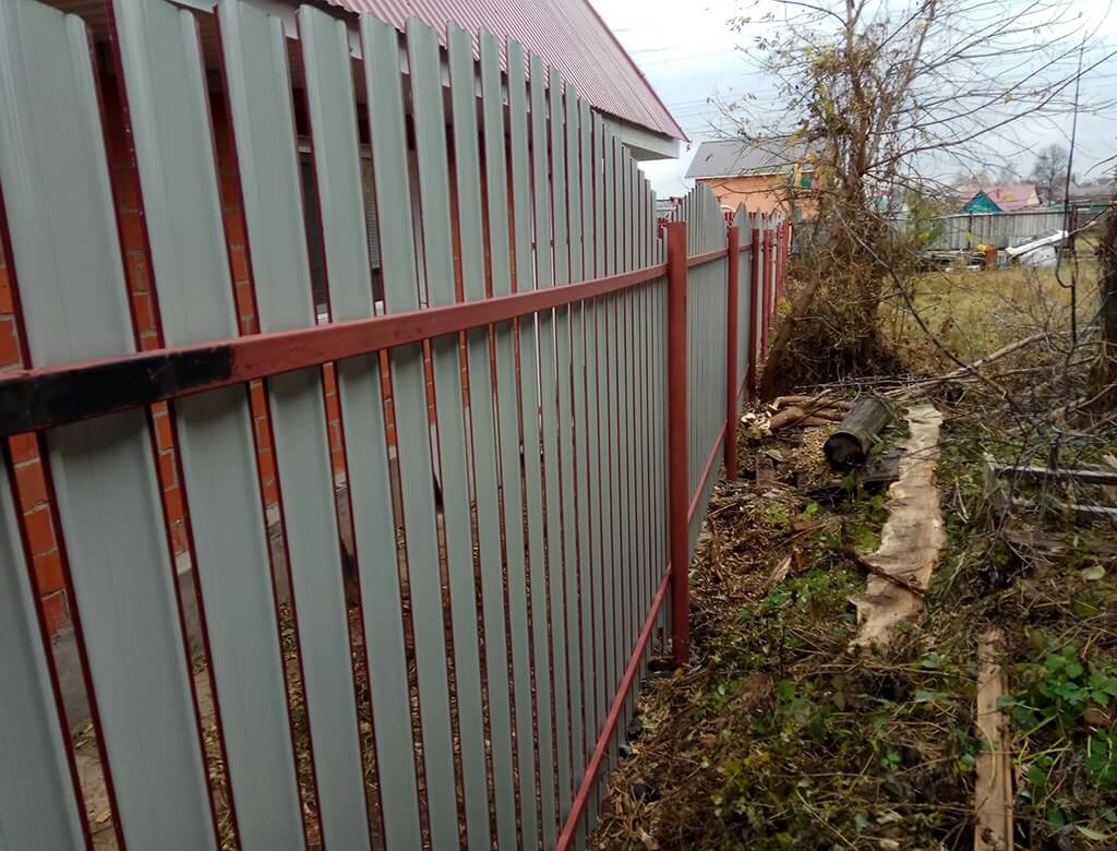 забор евроштакетник с установкой между участками