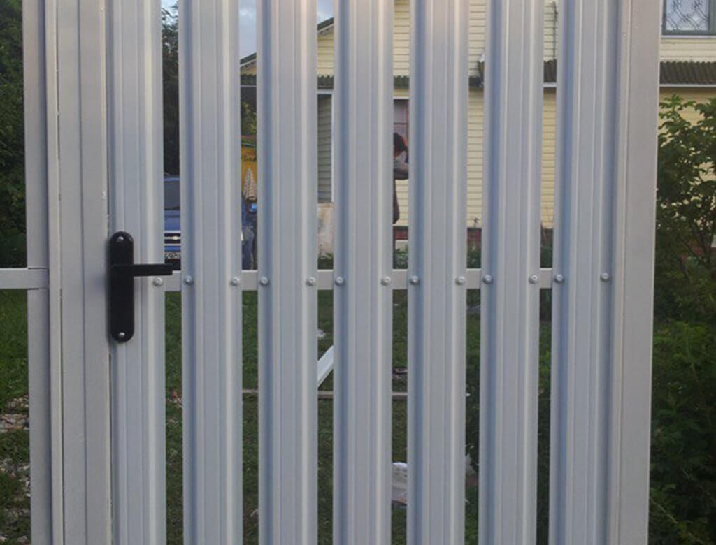 калитка для забора из евроштакетника